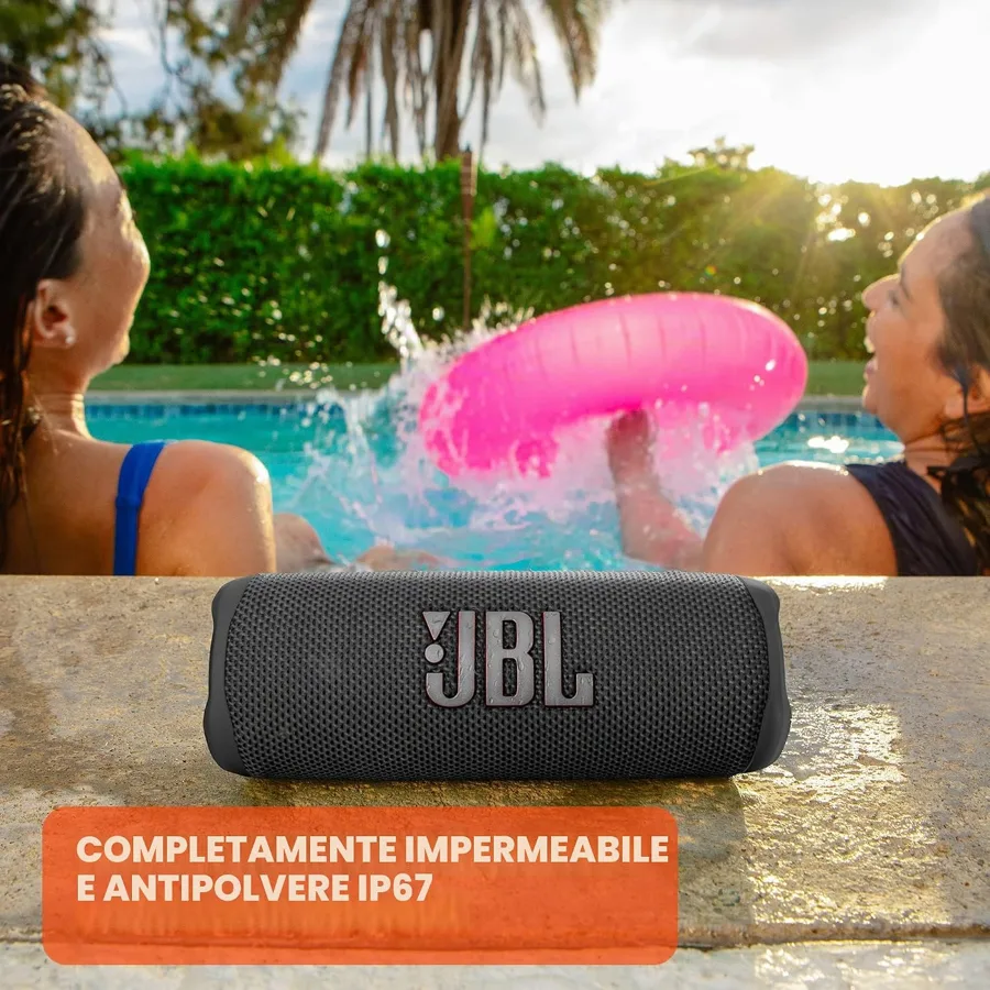 JBL Flip 6 sul bordo piscina, scritta IP67